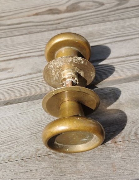 Rankenos bronzinės, antikvarinės, bronzos masyvo. 2 poros. Kaina po 53