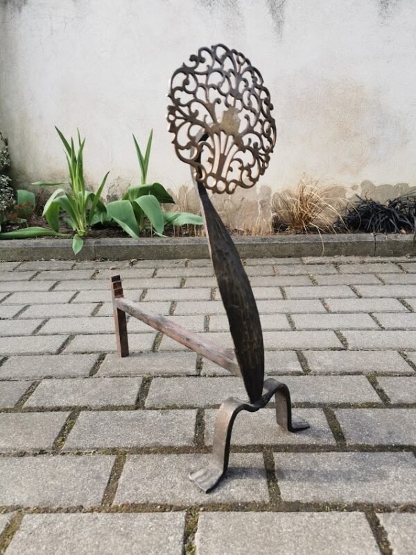 Židinio andironas (fire dog), kaltinis. Kaina 43