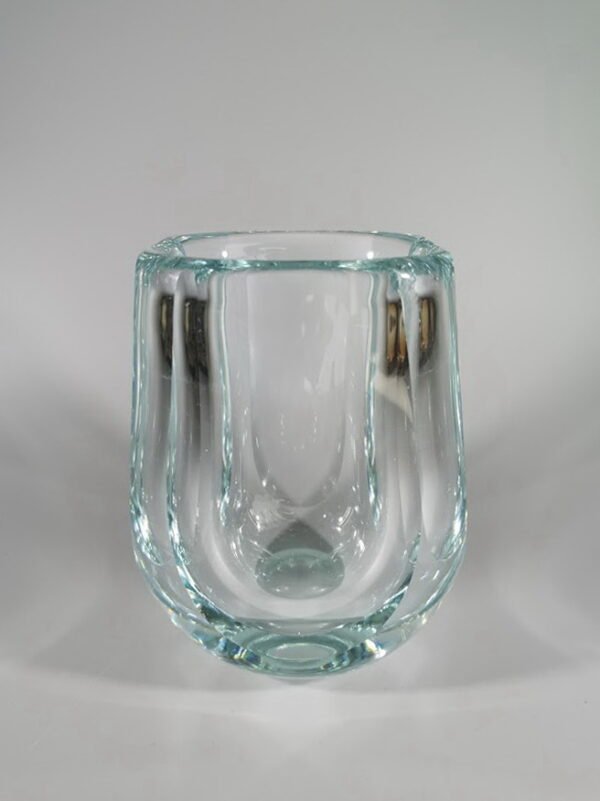 Vaza storo presuoto stiklo, Mid-century modern stiliaus. Autorinė. Svoris 1,2 kg. Kaina 33