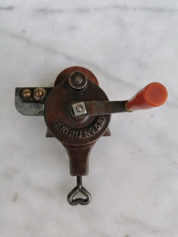 Galąstuvas antikvarinis Fripu. Germany. Veikiantis. Kaina 28