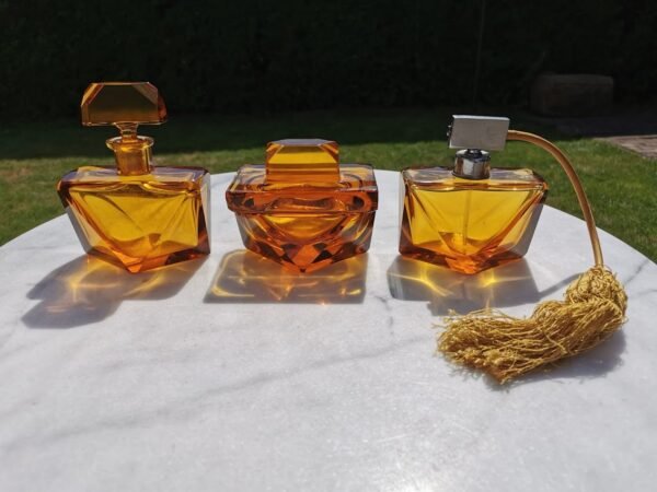 Rinkinys Art Deco, antikvarinis, tarpukario laikų, gintaro spalvos stiklo. Kaina 217