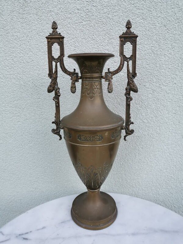 Vaza antikvarinė, varinė, Jugendstil stiliaus. Kaina 183