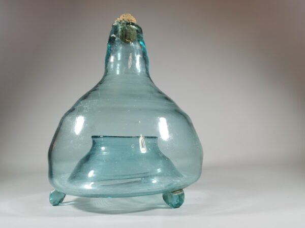 Musgaudis stiklinis, antikvarinis. Kaina 78