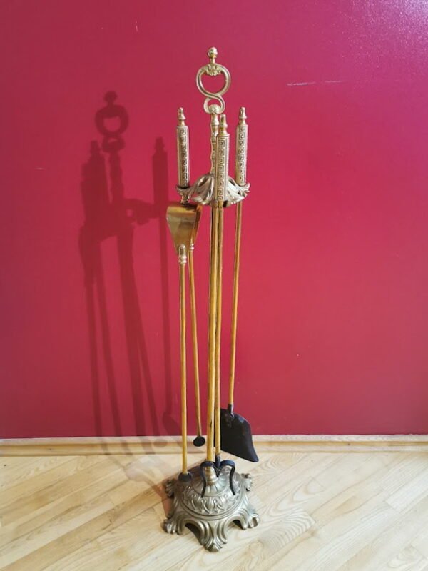 Židinio įrankiai su stovu bronziniai, stilingi. Aukštis 100 cm. Kaina 287