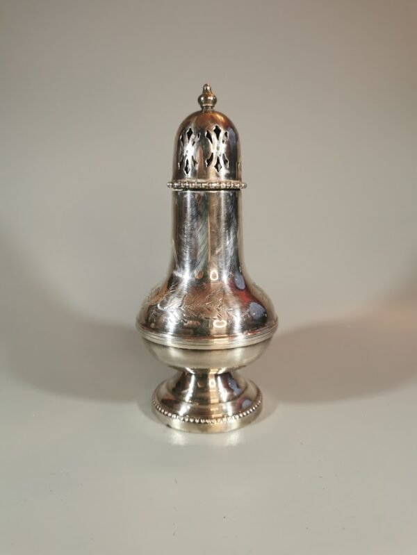 Cukrinė, indas kvapams antikvarinis, sidabruotas, rankų graviravimo. Anglija. Kaina 43