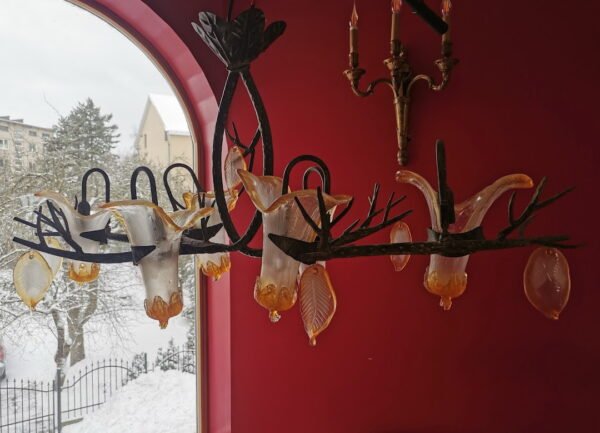 Šviestuvas puošnus, retro stiliaus. Stiklas, metalas. Kaina 178