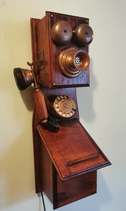 Telefonas senovinio stiliaus. Buvo naudojamas pagal paskirtį. Kaina 187