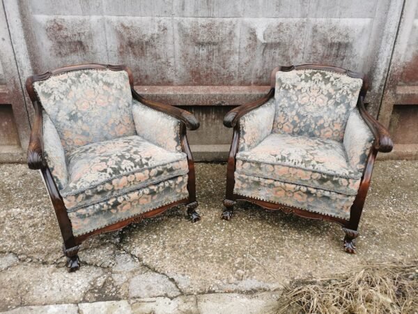 Foteliai - krėslai Chippendale stiliaus, antikvariniai. Tvirti ir labai patogūs, būklė labai gera. 1936 m. 2 vnt. Kaina po 318