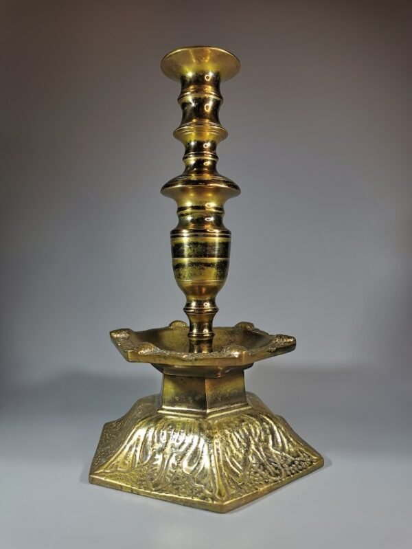 Žvakidė bronzinė, sunki, Svoris 1,7 kg. Kaina 48