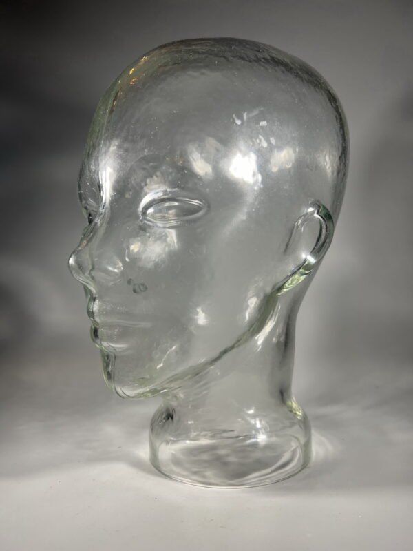 Stiklinė galva skaidraus stiklo. Kaina 63