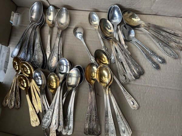 Stalo įrankiai melchioriniai, šaukštai, šaukšteliai, šakutės, peiliai sovietiniai, tarybinių laikų. PARDUOTI nuotraukoje išbraukti įrankiai. Kaina po 3