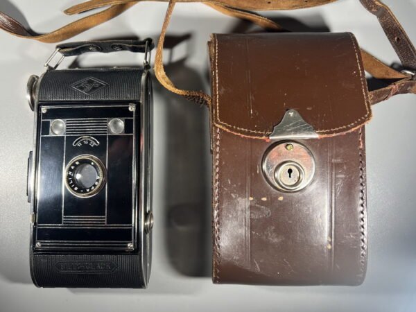 Fotoaparatas dumplinis, su dėklu, sulankstomas, antikvaris, tarpukario laikų, Art Deco stiliaus, Agfa Billy-Clack, Vokierija, 1934 -1940 m. Kaina 93