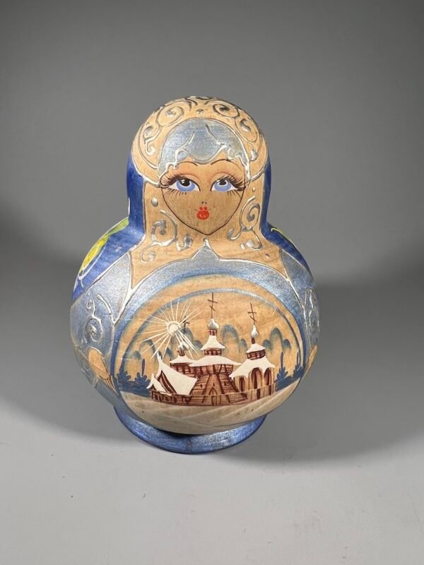 Matrioška tapyta, autorinė 8 dalių, medinė, sovietinė, tarybinių laikų. Aukštis 12 cm. Kaina 88