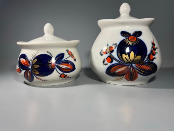 Cukrinė porcelianinė, tarybinė, sovietinių laikų, Polonės meninės keramikos gamykloje (Ukraina). 1970-1980 m. 2 vnt. Kaina po 18