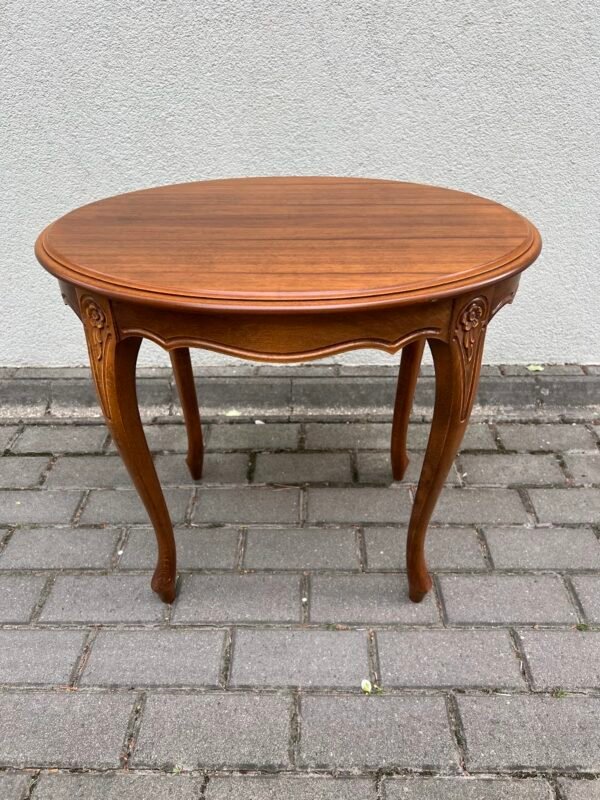 Staliukai, staliukas ovalūs, tvirti, mediniai Liudviko XV stiliaus. Lempos, kavos. 2 vnt. Kaina po 88