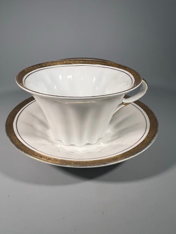 Puodelis su 2 lėkštutėm porcelianinis Viesulas, LFZ, Lomonosovo porceliano gamykla. Talpa 200 ml. 1970-1980 m. 2 vnt. Kaina po 28