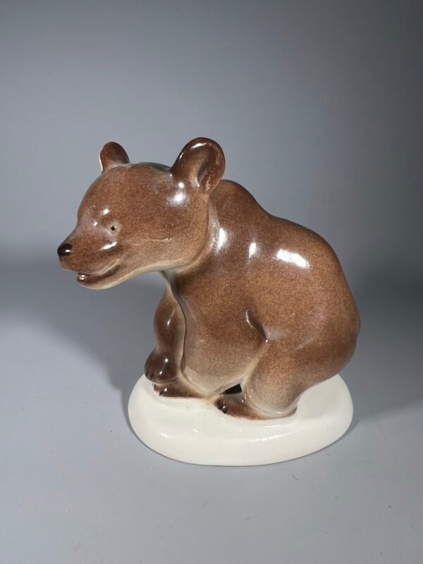 Statulėlė porcelianinė Rudasis lokys, meškiukas, sovietinė, tarybinių laikų, Leningrado porceliano fabrikas (LFZ), iki 1980 m. 2 vnt. Kaina po 33