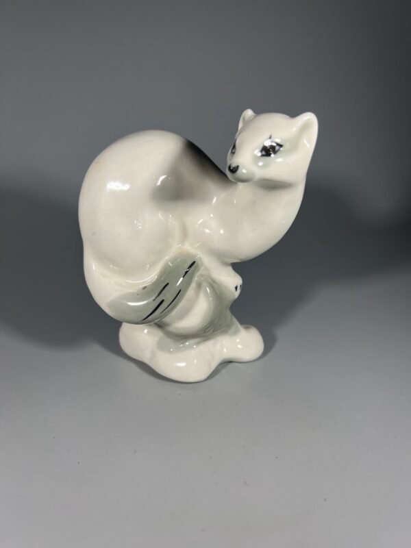 Statulėlė porcelianinė Šermuonėlis, žebenkštis sovietinė, tarybinių laikų, 1950–1970 m. Kaina 23