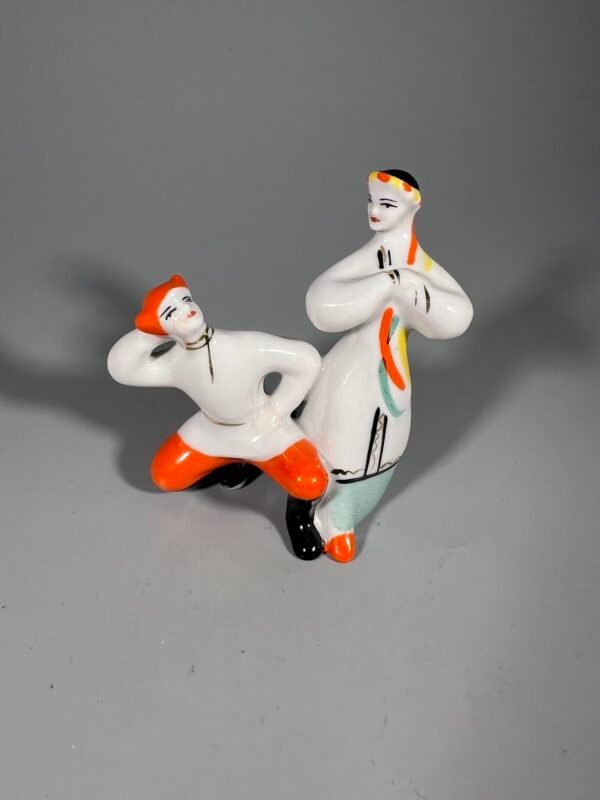 Statulėlė porcelianinė nedidelė Šokis Hopakas, sovietinė, tarybinių laikų,  Polonės, Polonne ZHK gamykla, 1950-1970 m. 3 vnt. Kaina po 18