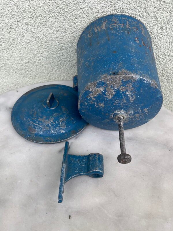 Rankų praustuvas pakabinamas, aliuminis, sovietinis, tarybinių laikų. Talpa 3 l. Kaina 56