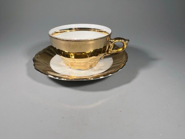 Puodelis su lėkštute porcelianinis, auksuotas. Bavaria. Vokietija. 70 ml. Kaina 16