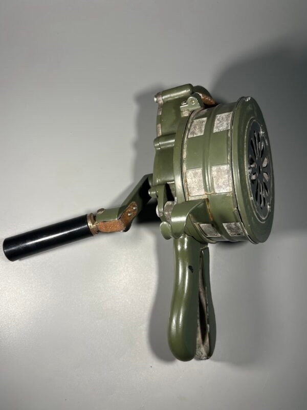 Rankinė sirena, oro pavojaus, civilinės saugos sirena, sulankstoma. Federal Signal Corporation, JAV, 1950–1970 m. Veikianti. Kaina 178