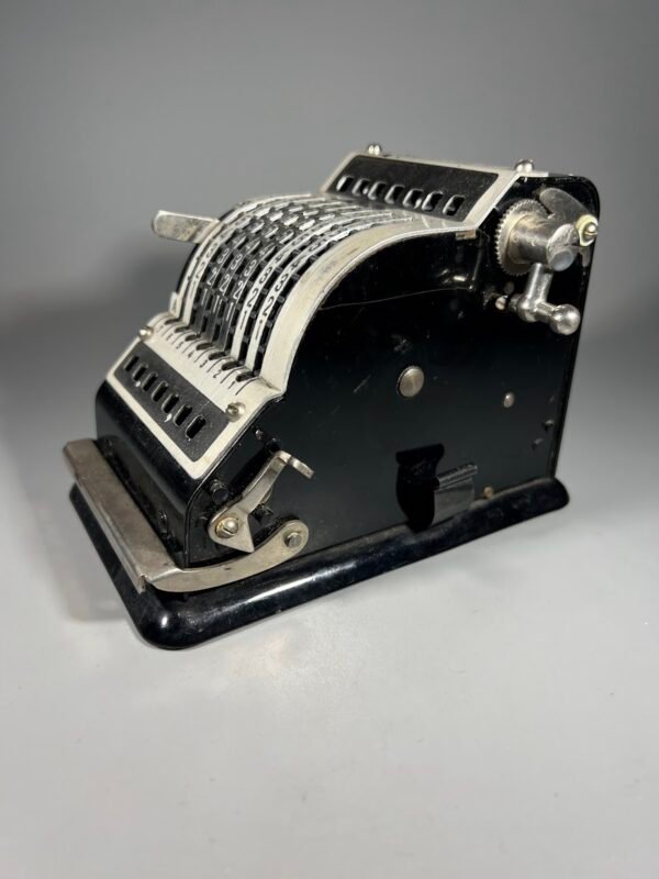 Aritmometras, skaičiuotuvas, mechaninė skaičiavimo mašina Resulta-BS 7, vokiška. 1950–1960 m. Kaina 58