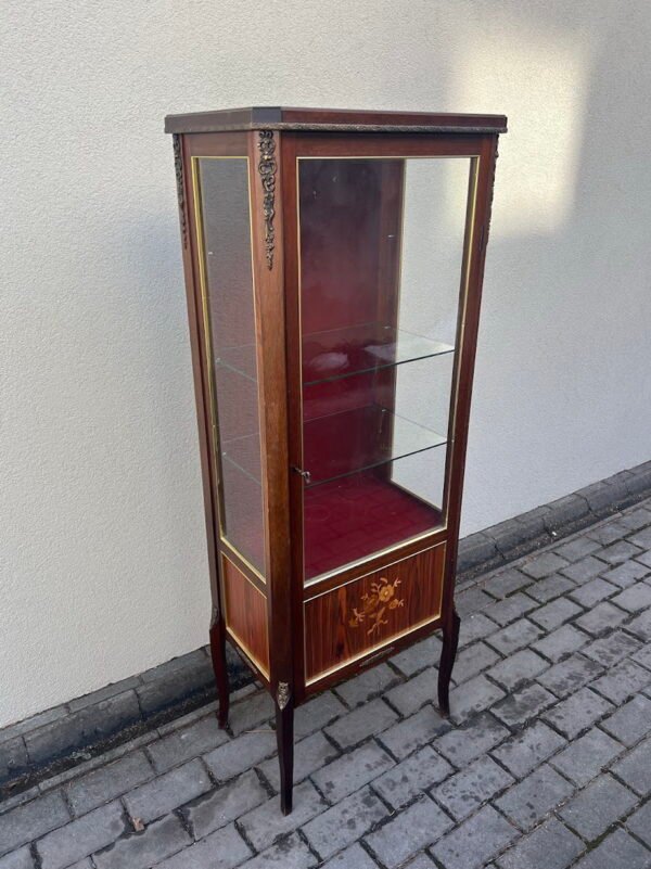 Vitrina, indauja, spinta antikvarinio, rokoko stiliaus. Kaina 418