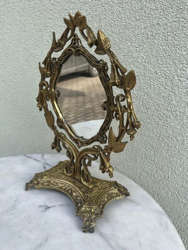 Veidrodis stalinis, antikvarinis, žakvarinis, bronzinis, pasukamas. Kaina 138