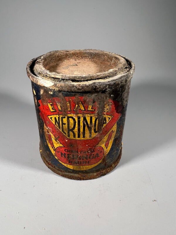 Dėžutė skardinė Emalis, tarpukario laikų, Chemijos fabrikas Neringa, Kaune. 1918–1940 m. Kaina 28