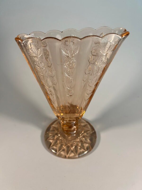 Vazelė, laikiklis servetėlėms. Kaina 28