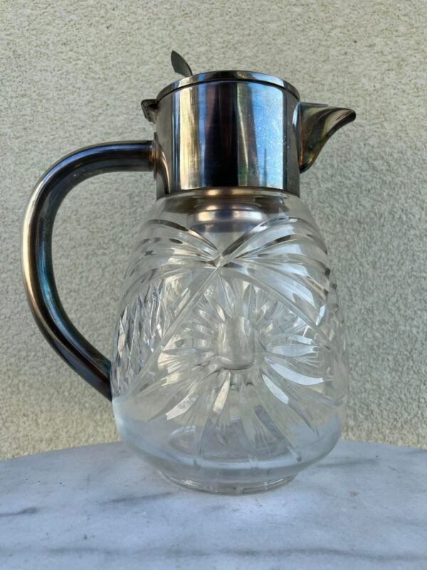 Ąsotis su šaldymo indu ledukams, sidabruotas, antikvarinis, raižytu stiklu. Gamintojas WMF (Württembergische Metallwarenfabrik) Vokietija. Kaina 138