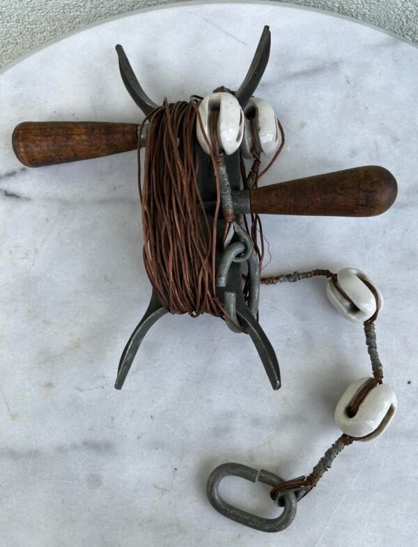 Laivo burių tempimo įrenginys antikvarinis. Kaina 58