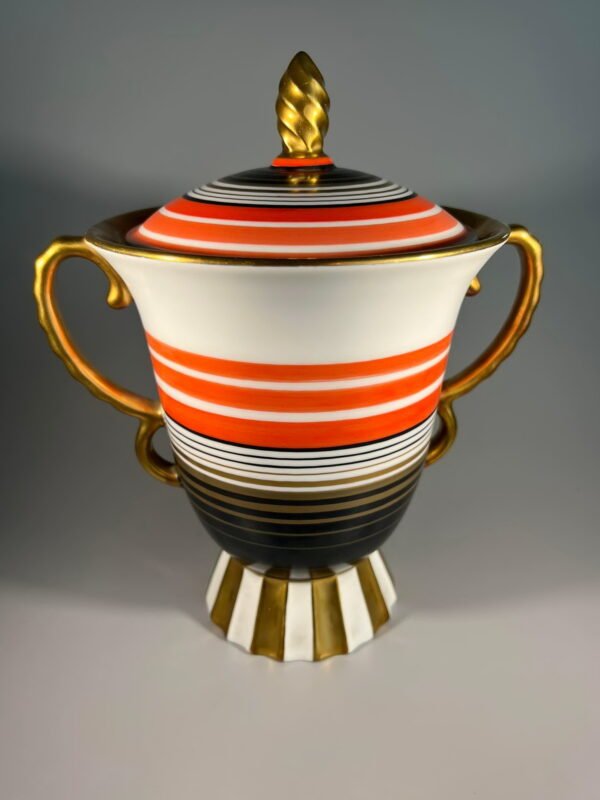 Vaza urna porcelianinė, antikvarinė SCHOENAU Handmalerey. Vokietija. Kaina 78