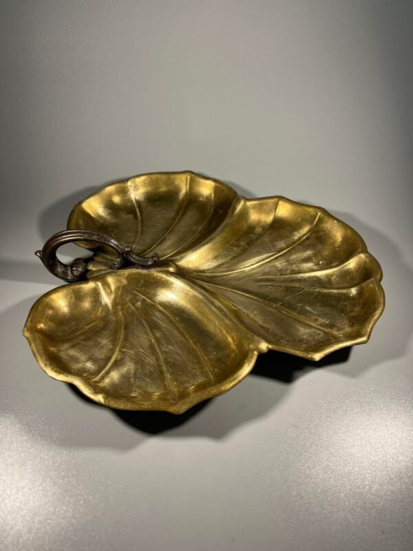 Padėklas, lėkštė tarpukario bronzinė su rankena. Kaina 58