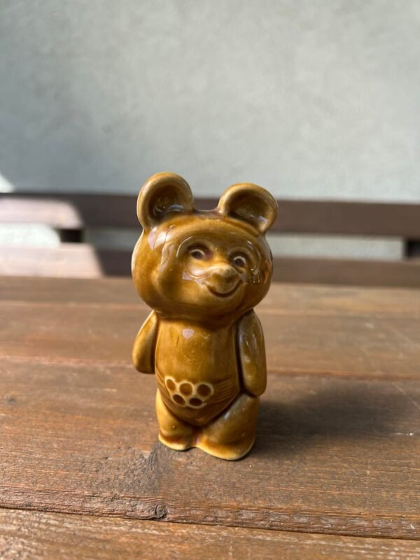 Statulėlė porcelianinė Olimpinis meškiukas Miša. Kaina 32