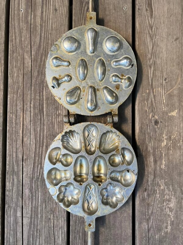 Keptuvė forminė: grybukų, riešutėlių, kriauklių sovietinė, tarybinių laikų. Kaina 32