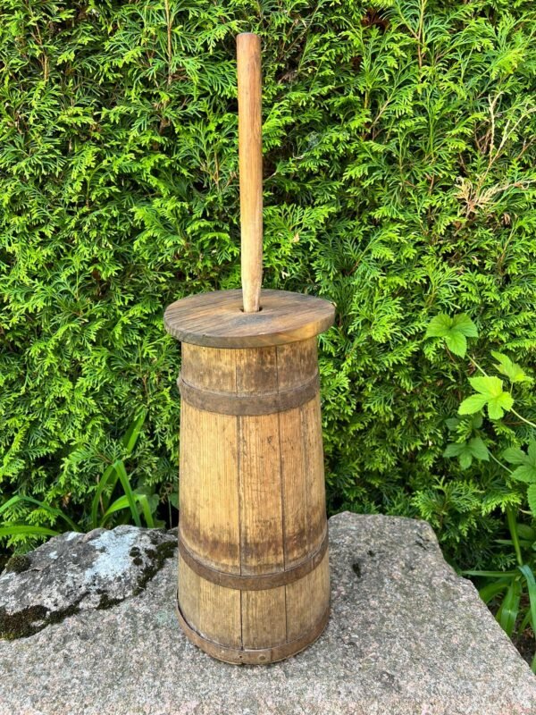 Sviestamušė antikvarinė, liaudiška. Kaina 33