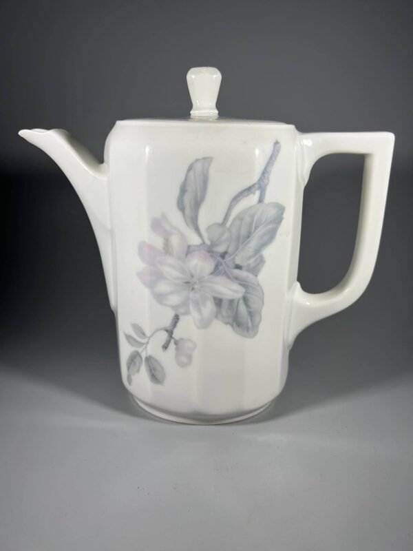 Arbatinukas, kavinukas porcelianinis, antikvarinis. Rosenthal, Wilhelmine, Kronach Bavaria 1901-1927 m. Ąselės nedidelis. nuskilimas.  Kaina 13