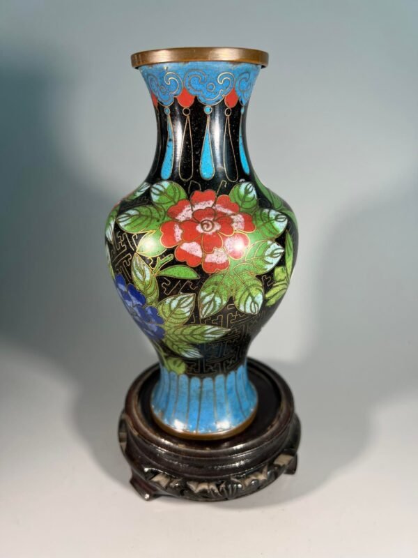 Vaza, vazelė Cloisonne su padėklu, antikvarinė. Kaina 67 už viską.