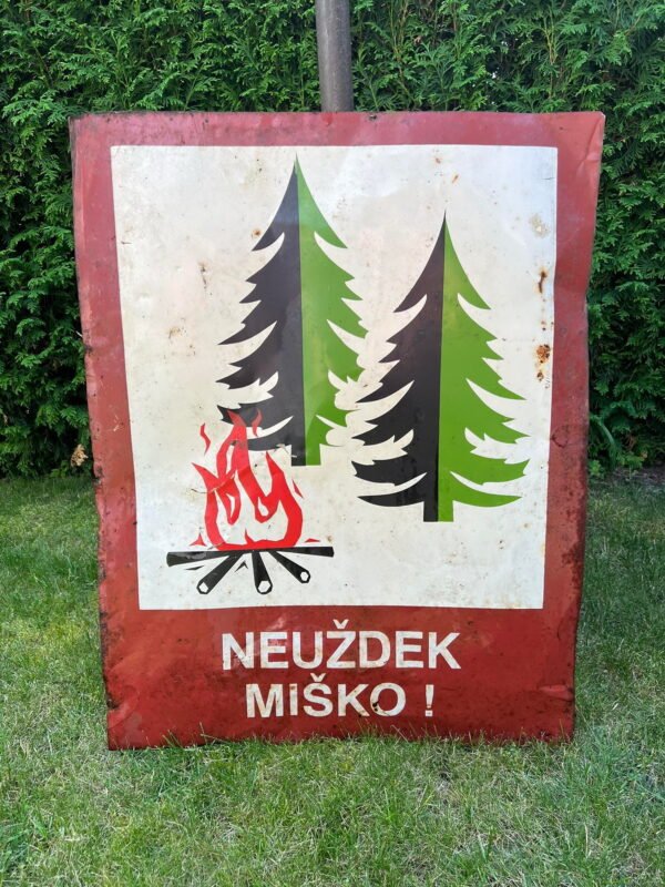 Lentelė, iškaba skardinė, sovietinė, tarybinių laikų, Avant-garde stiliaus. NEUŽDEK MIŠKO! Dydis: 55 x 71 cm. Kaina 46