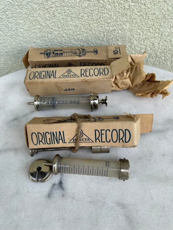 Švirkštas stiklinis, antikvarinis. 3 vnt. po 10 ml. Kaina po 7