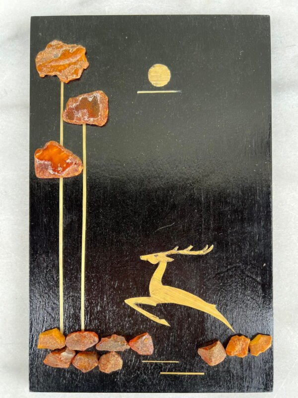 Paveikslėlis medinis su gintaru sovietinis, tarybinių laikų Stirna. Kaina 42