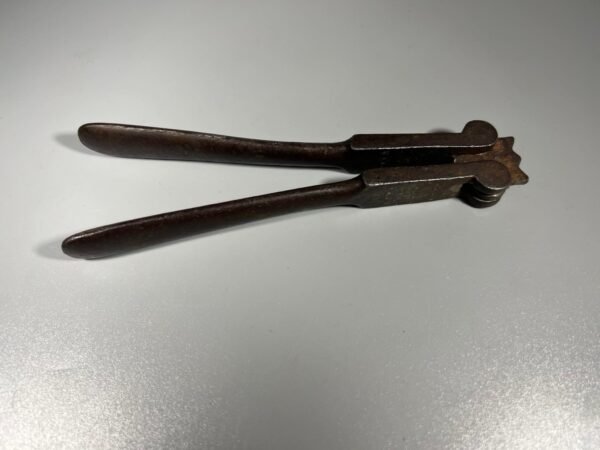 Gliaudyklė antikvarinė, tvirta. Kaina 13