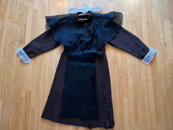 Uniforma mokinės mokyklinė, sovietinė, tarybinių laikų. Kaina 87