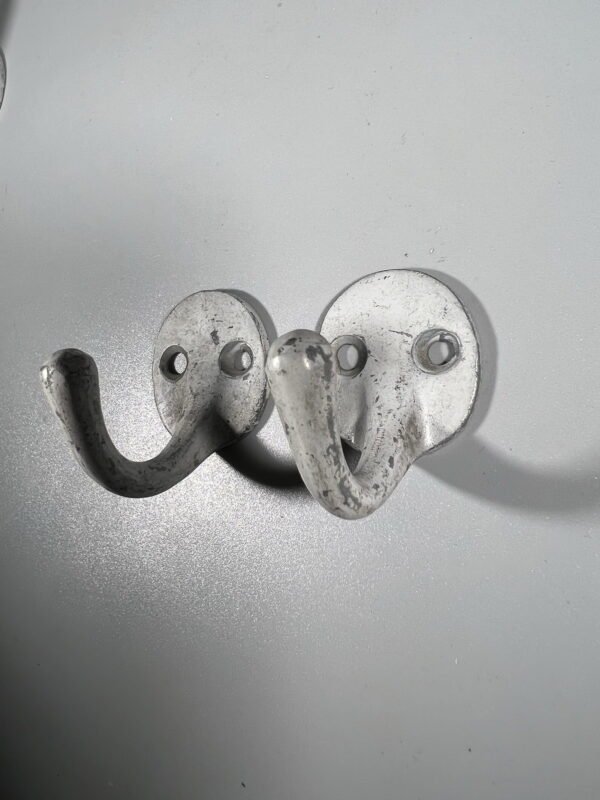 Kabyklos, kabliukai vintažiniai, tvirti. 20 vnt. Kaina po 3