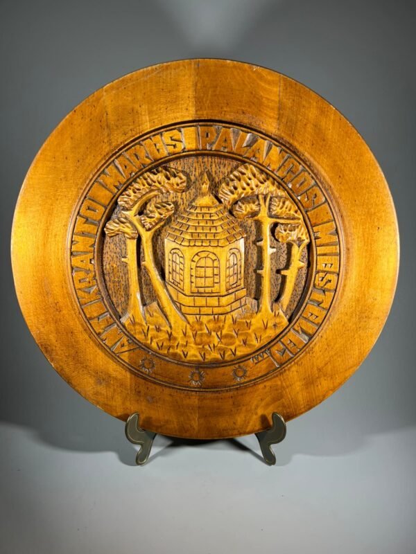 Bareljefas lietuviškas, medinis ANT KRANTO MARĖS PALANGOS MIESTELĖJ. Skersmuo 33 cm. Kaina 32