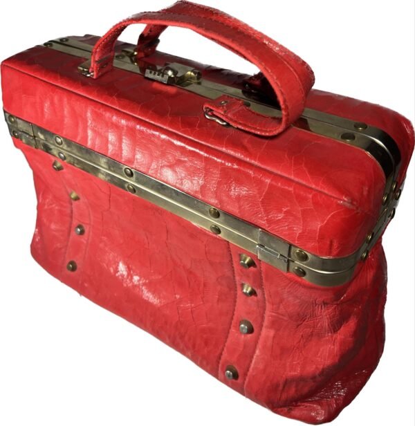 Rankinė,  rankinukas išskirtinio dizaino, vintažinis, raudonos spalvos. Kaina 48