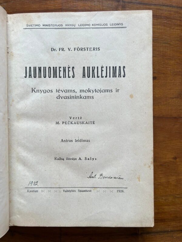 Knyga Jaunuomenės auklėjimas. Dr. Fr. V. Forsteris, vertė M. Pečkauskaitė. 1926 m. Kaina 43