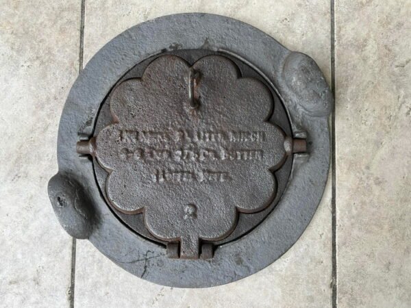 Keptuvė čirvinių blynų špižinė (ketaus). su vokišku blynų receptu, vartoma, antikvarinė. Kaina 96